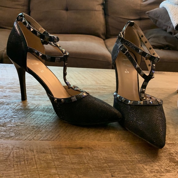 Heels - Picture 1 of 3